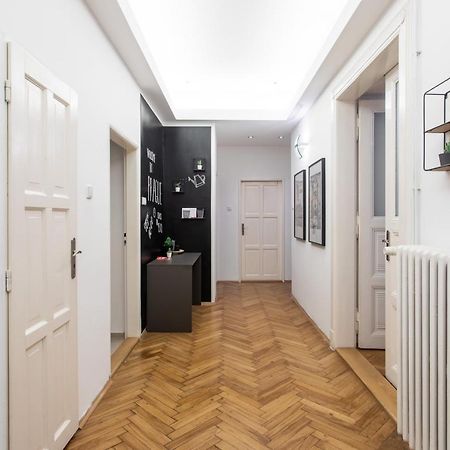 Spacious Apartments Near The River Prague Exterior photo