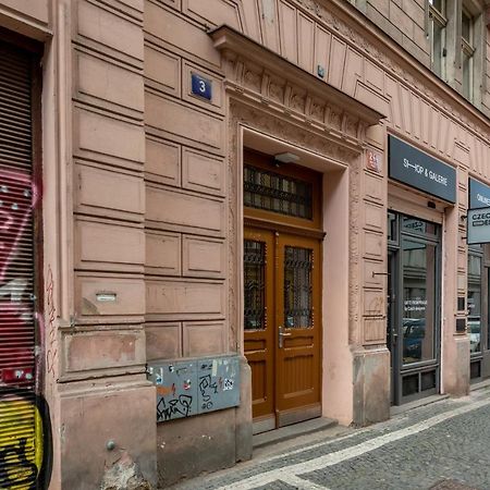 Spacious Apartments Near The River Prague Exterior photo