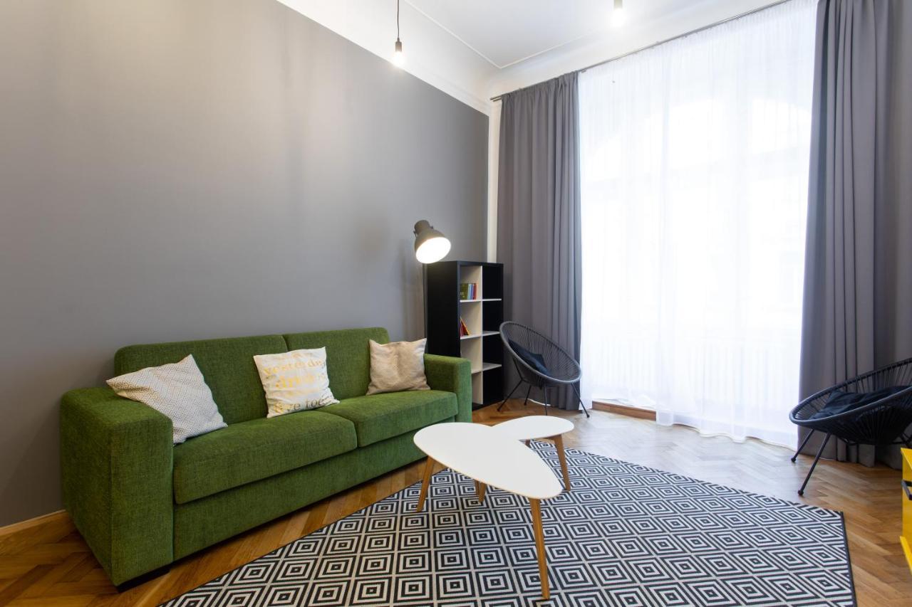 Spacious Apartments Near The River Prague Exterior photo